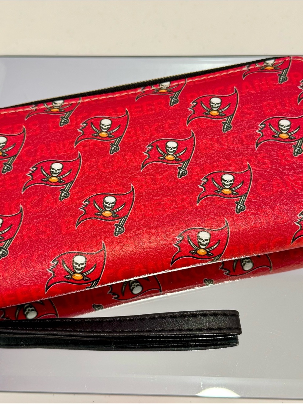 New Tampa Bay Buccaneers Zip Around Wallet Wristlet 8x4